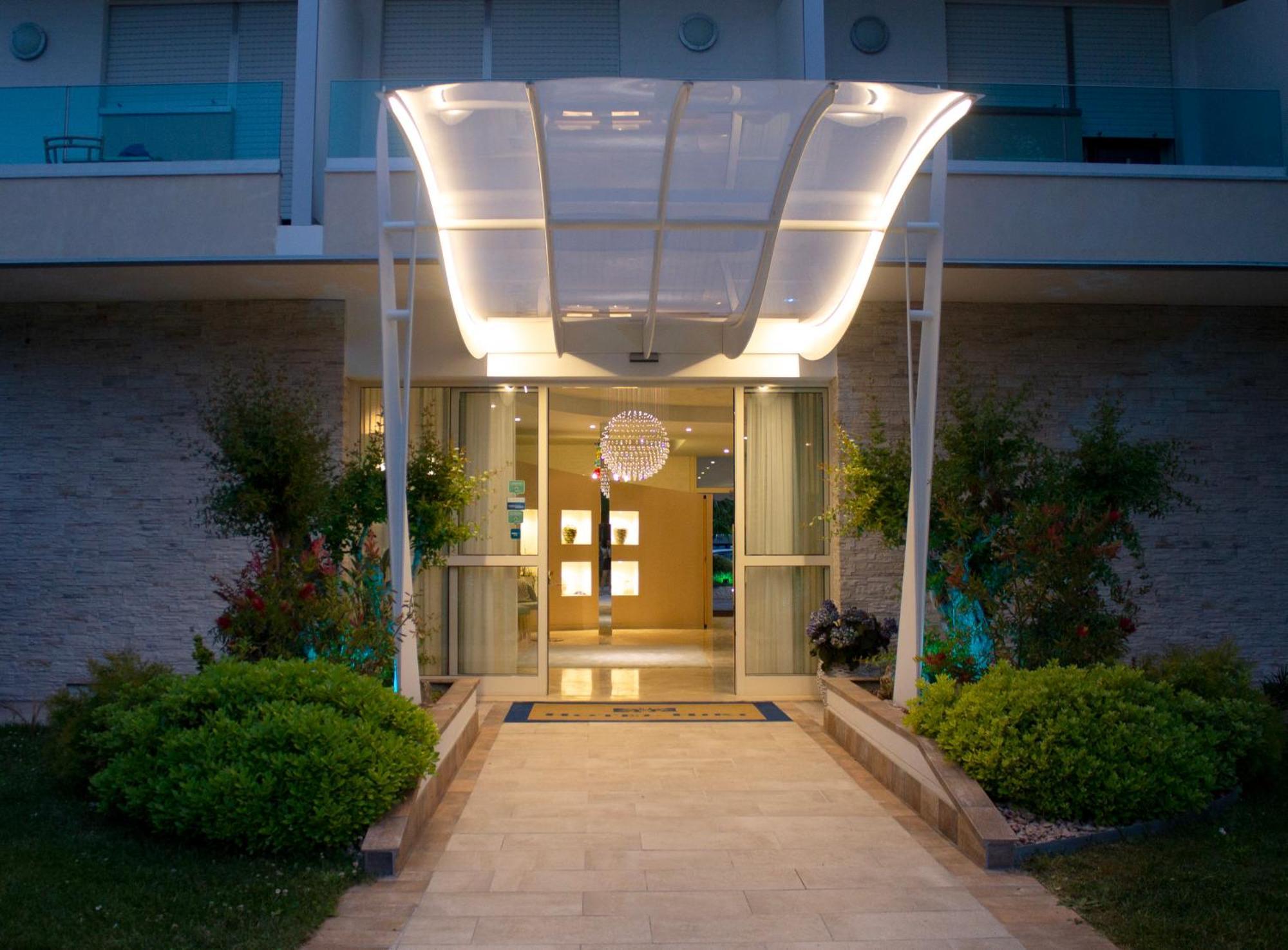 Hotel Hiki 3 Superior Bibione Exteriör bild
