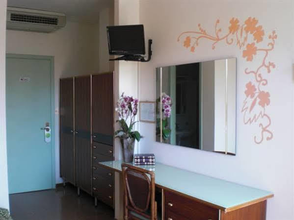 Hotel Hiki 3 Superior Bibione Exteriör bild