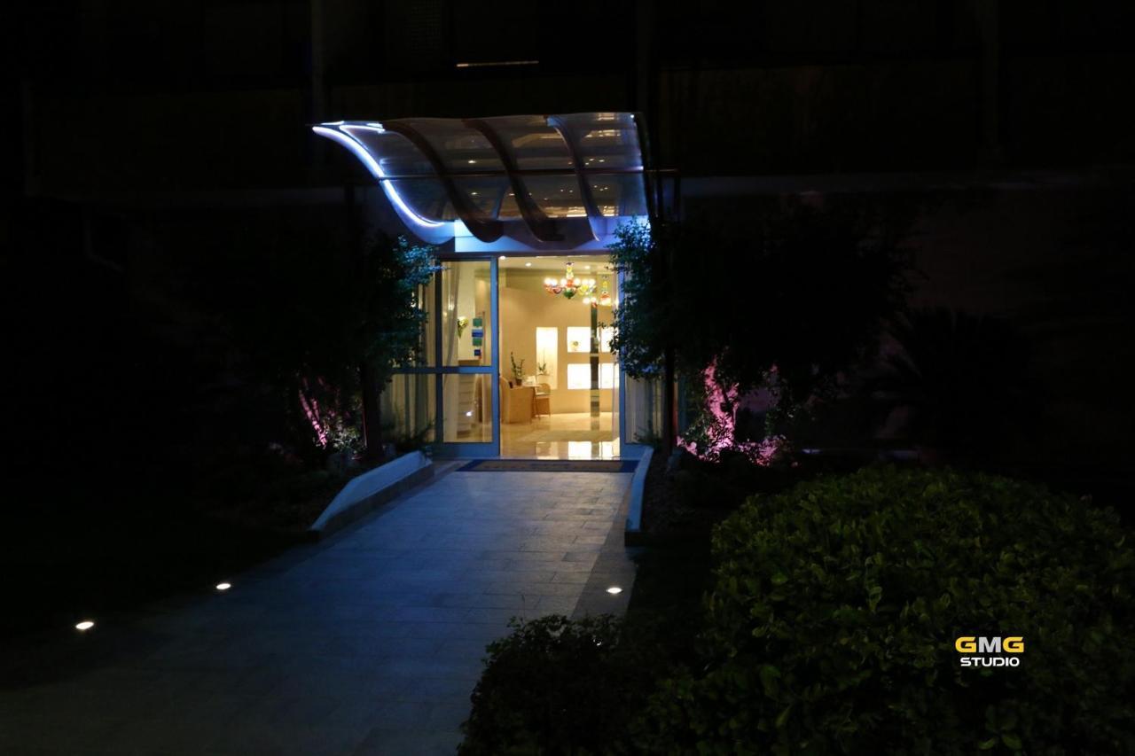Hotel Hiki 3 Superior Bibione Exteriör bild