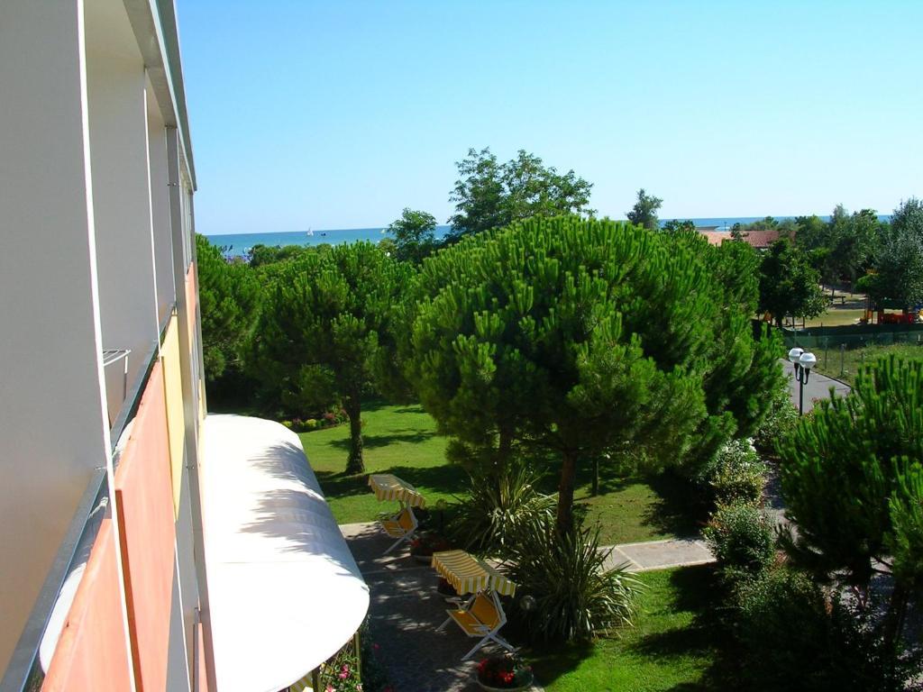 Hotel Hiki 3 Superior Bibione Exteriör bild